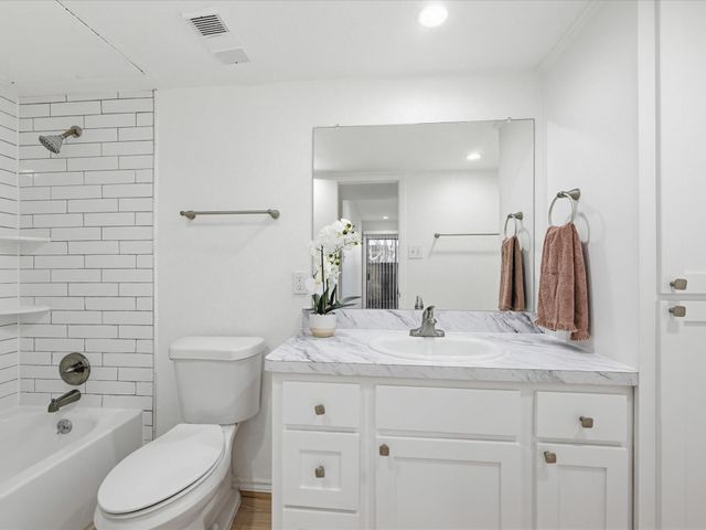 2120 Wilcrest Drive 122, Houston, TX 77042