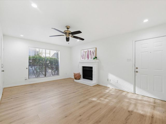 2120 Wilcrest Drive 122, Houston, TX 77042