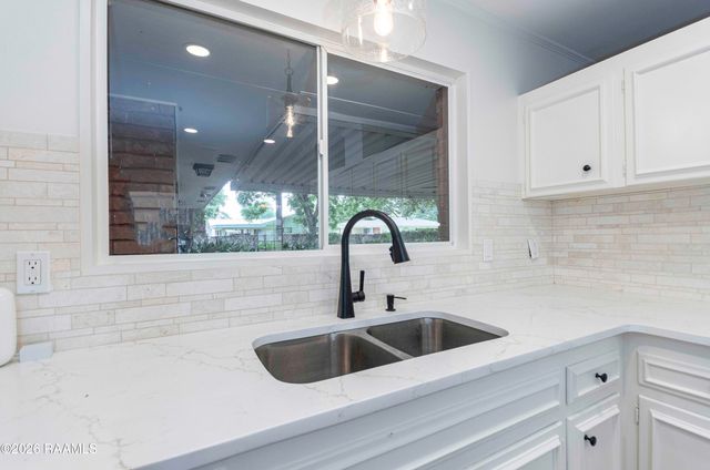 207 Broadmoor Boulevard, Lafayette, LA 70503