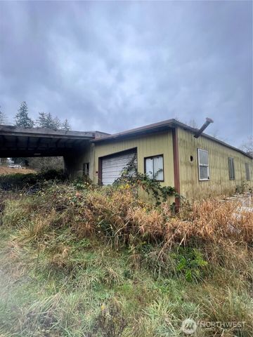 1632 Henkle Street, Raymond, WA 98577