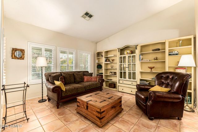 8125 S TAYLOR Drive, Tempe, AZ 85284