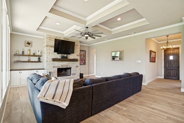 6913 Veal Station Road, Weatherford, TX 76085