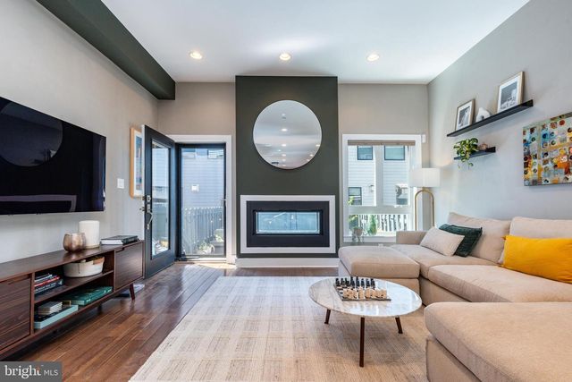 1218 CREASE ST, Philadelphia, PA 19125