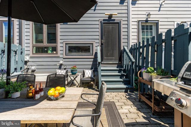 1218 CREASE ST, Philadelphia, PA 19125
