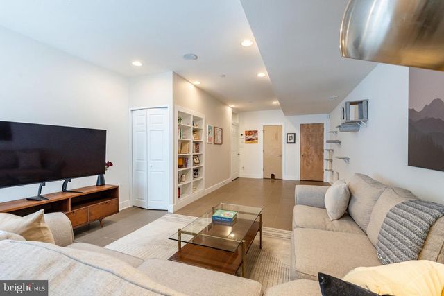 1218 CREASE ST, Philadelphia, PA 19125