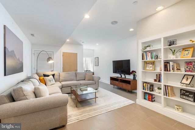 1218 CREASE ST, Philadelphia, PA 19125