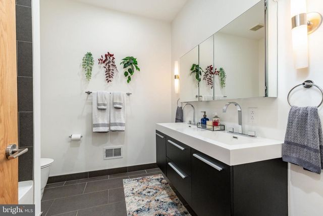 1218 CREASE ST, Philadelphia, PA 19125
