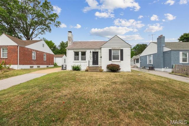 8261 Watson Road, Webster Groves, MO 63119