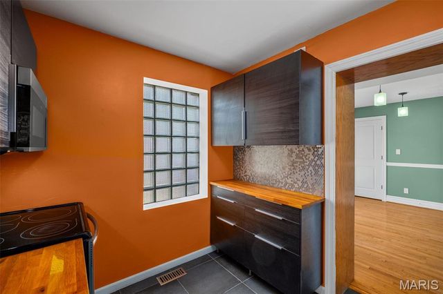 8261 Watson Road, Webster Groves, MO 63119