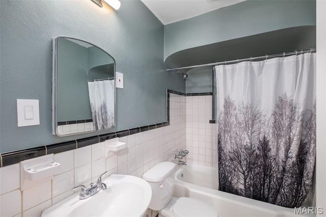 8261 Watson Road, Webster Groves, MO 63119