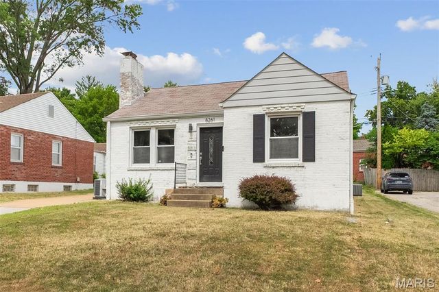 8261 Watson Road, Webster Groves, MO 63119
