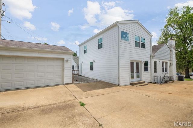 8261 Watson Road, Webster Groves, MO 63119