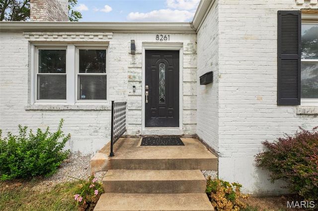 8261 Watson Road, Webster Groves, MO 63119
