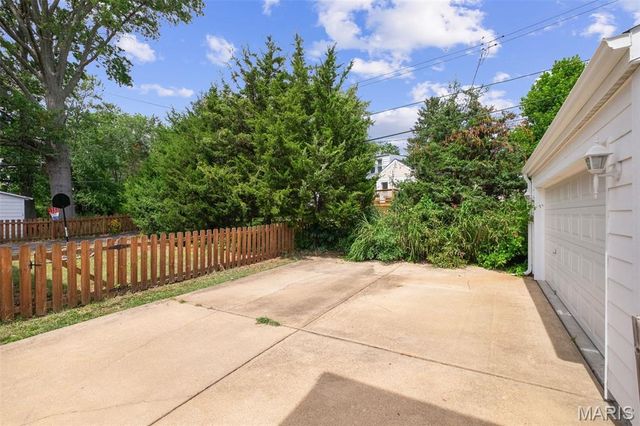 8261 Watson Road, Webster Groves, MO 63119