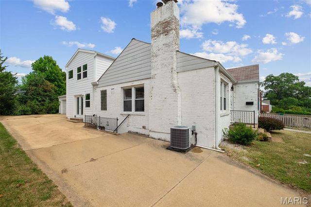 8261 Watson Road, Webster Groves, MO 63119