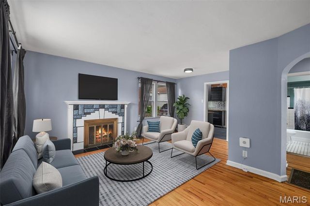 8261 Watson Road, Webster Groves, MO 63119