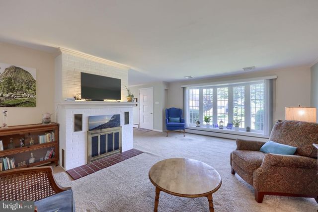2127 JEFFERSON RD, Spring Grove, PA 17362