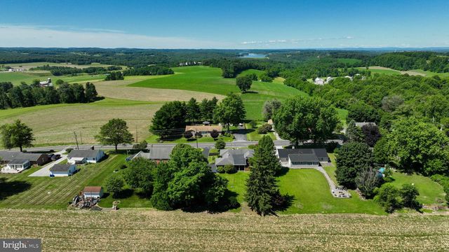 2127 JEFFERSON RD, Spring Grove, PA 17362