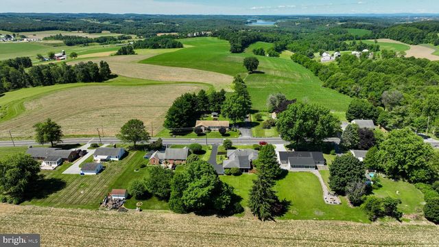 2127 JEFFERSON RD, Spring Grove, PA 17362