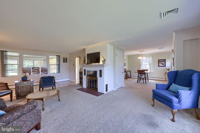 2127 JEFFERSON RD, Spring Grove, PA 17362