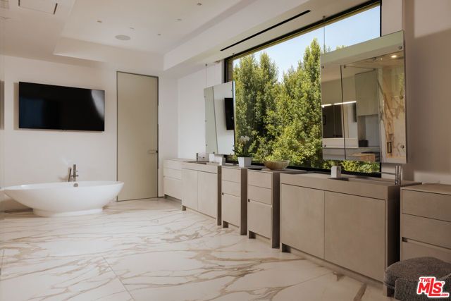 1140 Summit Drive, Beverly Hills, CA 90210