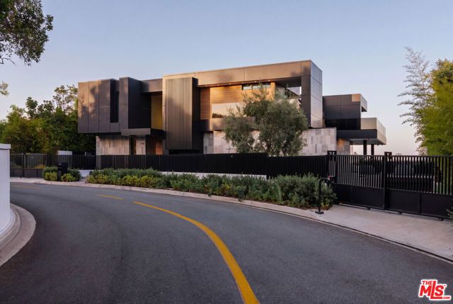1140 Summit Drive, Beverly Hills, CA 90210