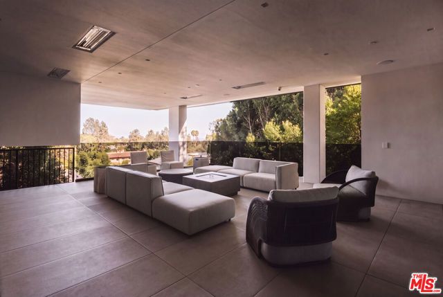 1140 Summit Drive, Beverly Hills, CA 90210