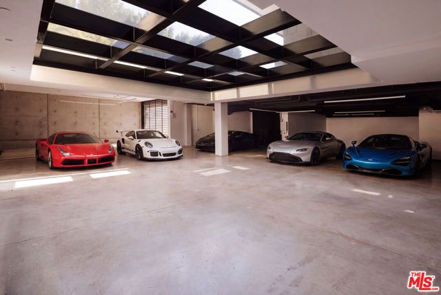 1140 Summit Drive, Beverly Hills, CA 90210