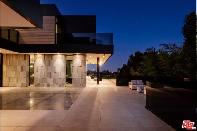 1140 Summit Drive, Beverly Hills, CA 90210