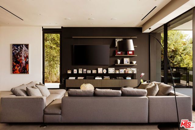 1140 Summit Drive, Beverly Hills, CA 90210