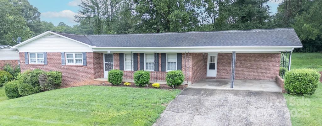 715 NW Pennell Street NE, Lenoir, NC 28645