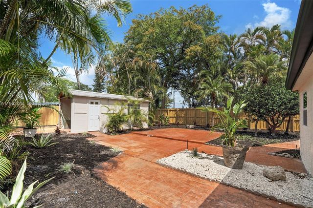 907 SW 15th Ter 1-2, Fort Lauderdale, FL 33312