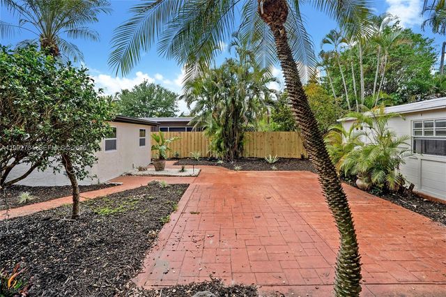 907 SW 15th Ter 1-2, Fort Lauderdale, FL 33312