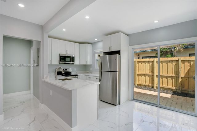 907 SW 15th Ter 1-2, Fort Lauderdale, FL 33312