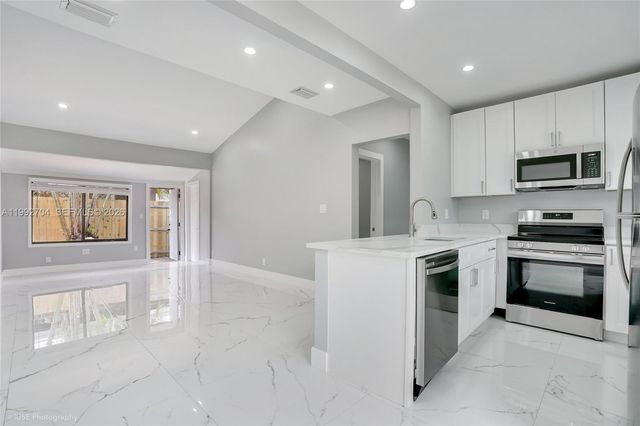 907 SW 15th Ter 1-2, Fort Lauderdale, FL 33312