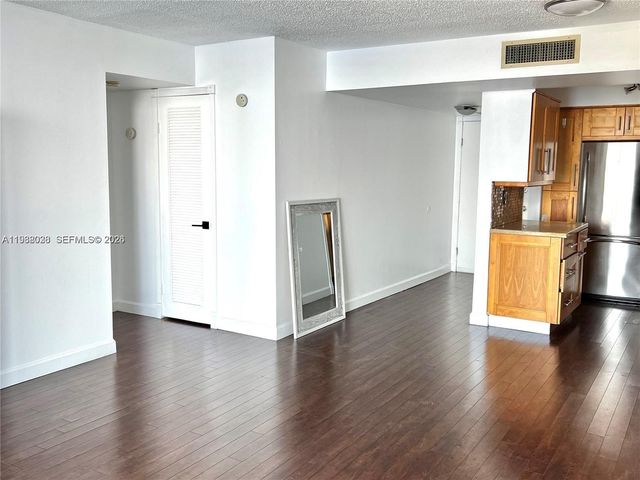 2841 NE 163rd St 1007, North Miami Beach, FL 33160