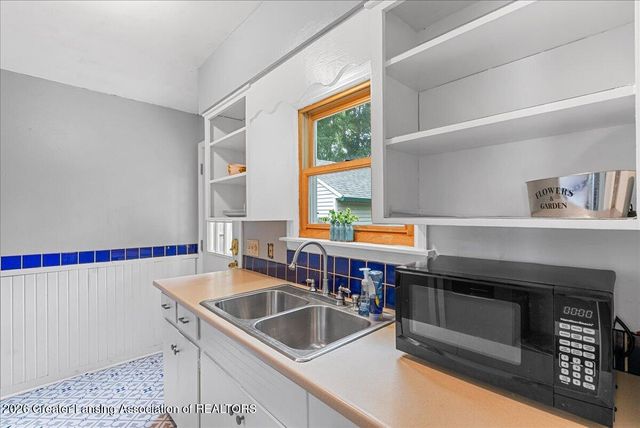 1206 Loraine Avenue, Lansing, MI 48910