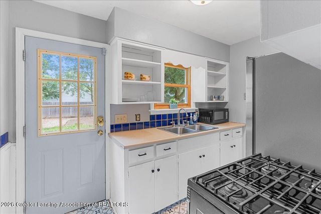 1206 Loraine Avenue, Lansing, MI 48910