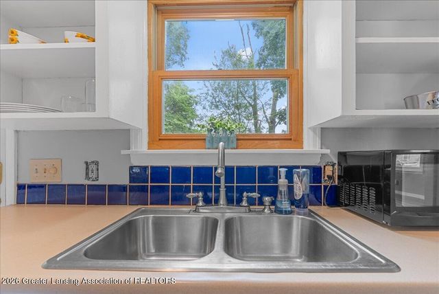 1206 Loraine Avenue, Lansing, MI 48910