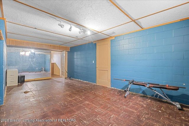 1206 Loraine Avenue, Lansing, MI 48910