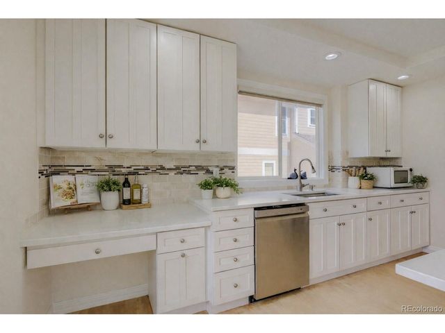 9041 Kittiwake St, Littleton, CO 80126