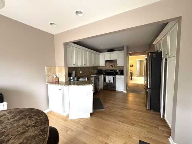 33377 Norfolk Street 3, Livonia City, MI 48152