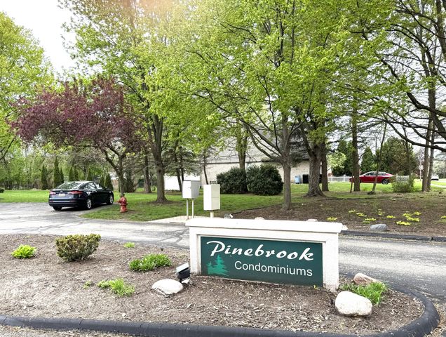 33377 Norfolk Street 3, Livonia City, MI 48152