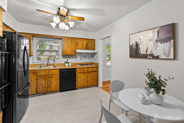 17 Meredith Road, Edison, NJ 08817