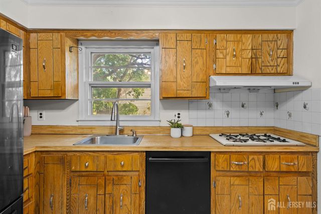 17 Meredith Road, Edison, NJ 08817