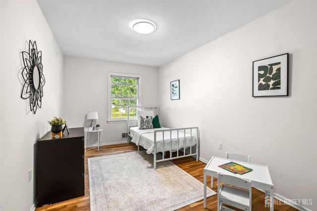 17 Meredith Road, Edison, NJ 08817
