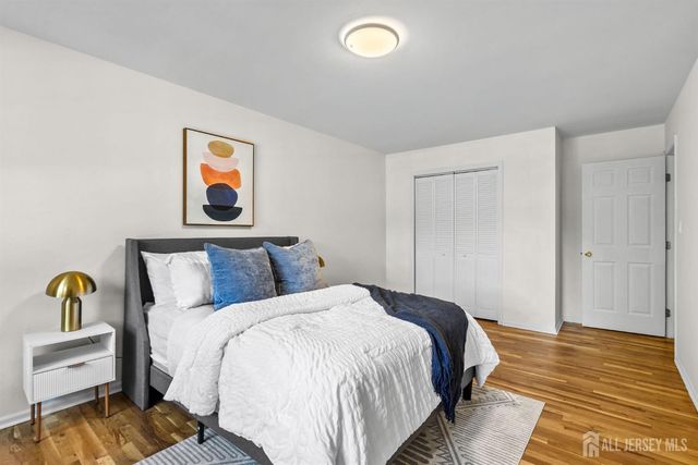 17 Meredith Road, Edison, NJ 08817