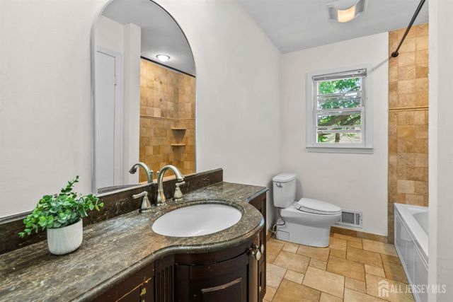 17 Meredith Road, Edison, NJ 08817