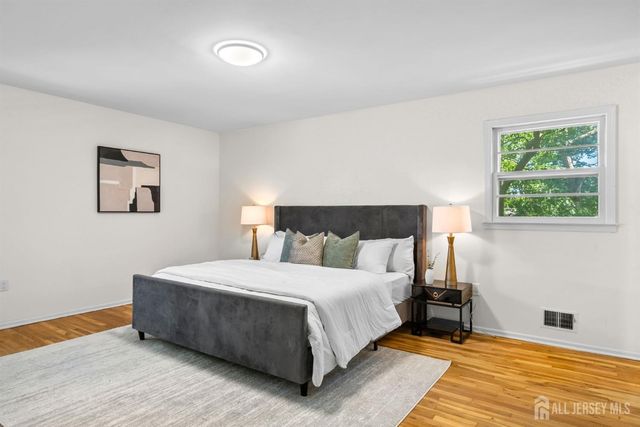17 Meredith Road, Edison, NJ 08817