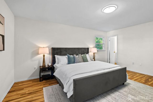 17 Meredith Road, Edison, NJ 08817